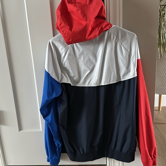 Men’s Nike Windrunner Jacket size Medium. 100% Authentic in GREAT CONDITION - Picture 2 of 5